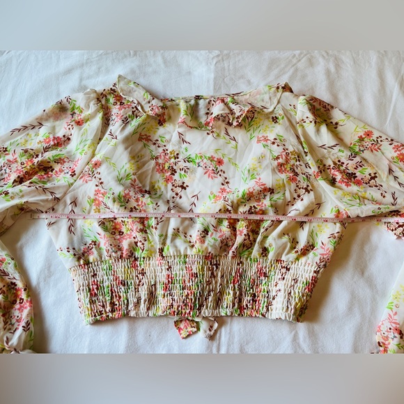 Forever 21 Women’s Long Sleeve Blouse Crop Top Ivory Floral Print Size L NWOT - Picture 4 of 8